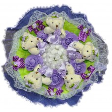 Букет из мягких игрушек с цветочками (5 мишек, фиолетовый)